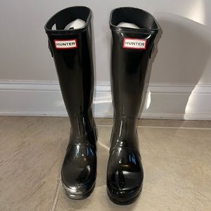 Black Hunter Tall Gloss Rain Boots. Size 7